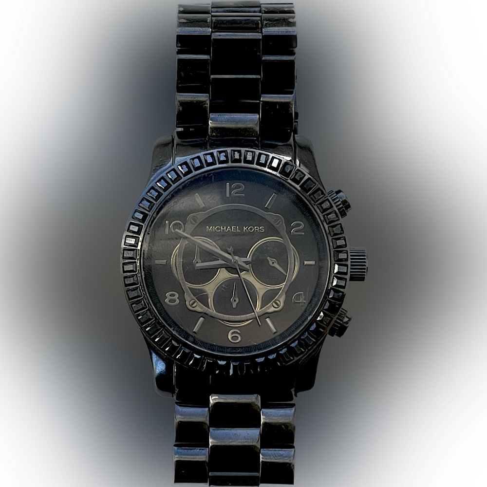 Michael Kors Runway Chronograph Gunmetal Oversized
Watch with Swarovski Crystal